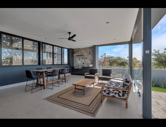 5 BEDROOM HOUSE FOR SALE IN HELDERFONTEIN ESTATE